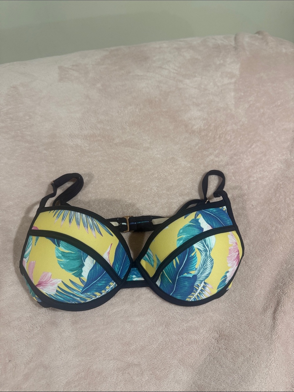 L.A Heart tropical bathing suit top